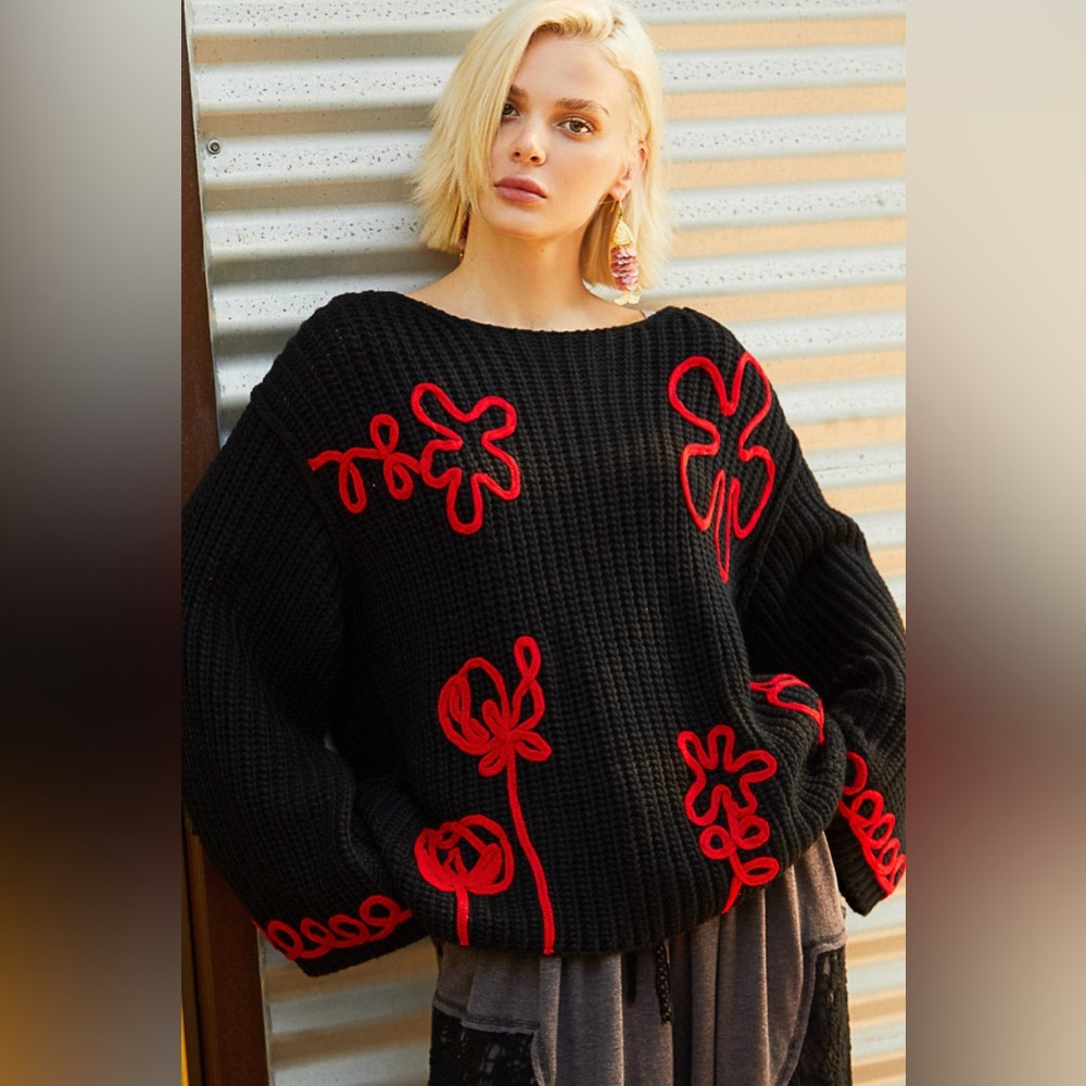 Adorable Floral Print Sweater in Black With RED flowers - Picture 2 of 4
